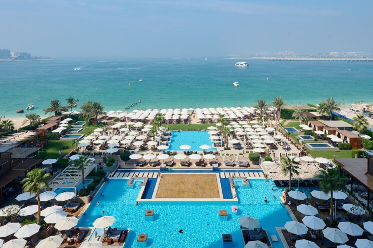 باشگاه ساحلی Azure Beach دبی | تخفیف وبژه بانوان